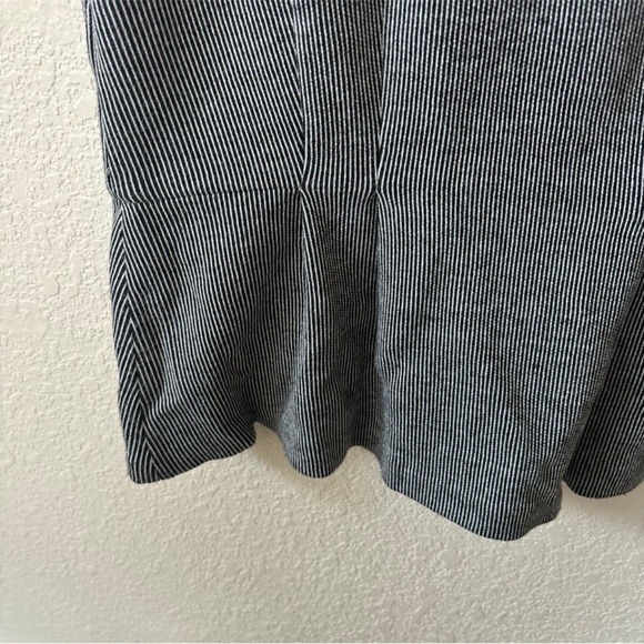 Antonio Melani Black & White Striped Peplum Sleeveless Top Size Medium - Picture 4 of 10